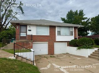 803 Chain Of Rocks Dr, Saint Louis, MO 63137