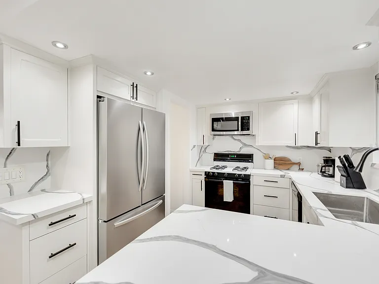 348 Molino Ave — Photo 19