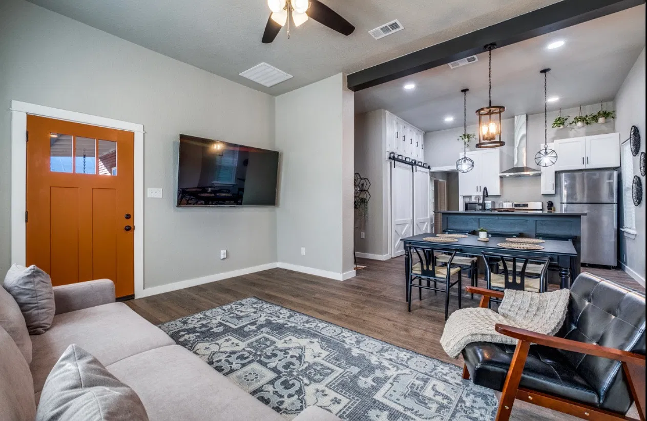 2 bed, 1114 sqft, $1,895 — Photo 2