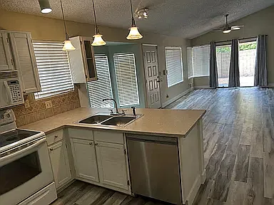 2 bed, 1000 sqft, $1,700 — Photo 2