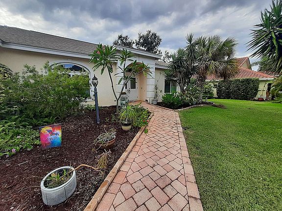 3rd image of 714 Hidden Lake Dr