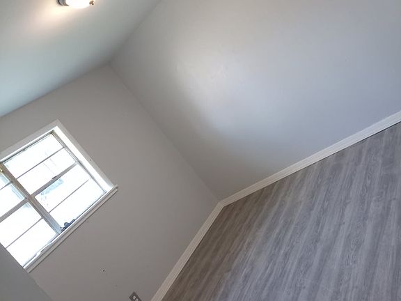 5th image of 2810 N Saint Louis
