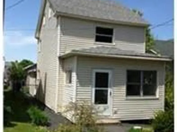 1030 Birkbeck St, Freeland, PA 18224