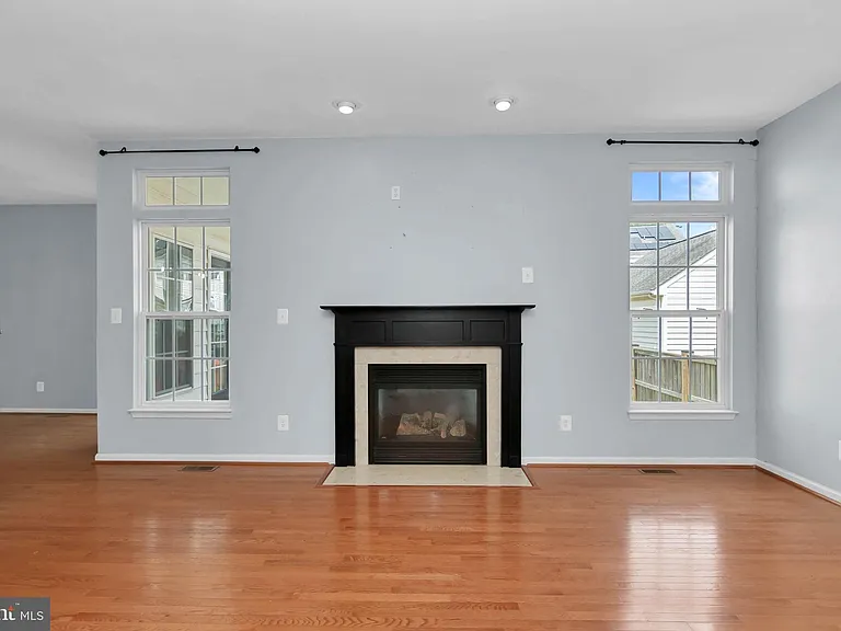 2548 Port Potomac Ave — Photo 17