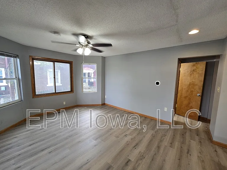 518 E 2nd St — Photo 10