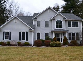 4 Maureen Ct, Clifton Park, NY 12065