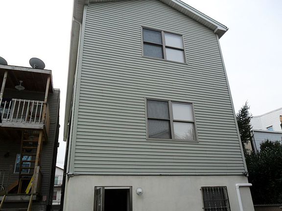 4th image of 106 Charles St