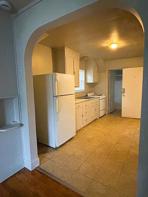 Studio, 100 sqft, $550 — Photo 3