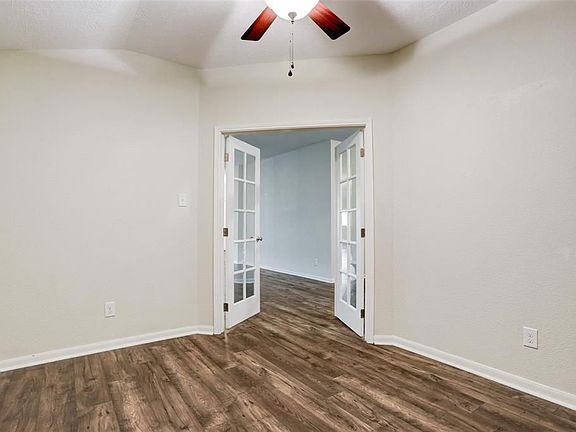 4th image of 1984 Leisure Ln