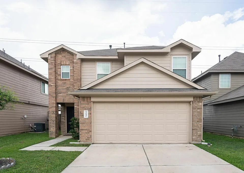 12046 Munich Dr