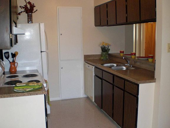 3rd image of 2622 Kerrybrook Ct #C101