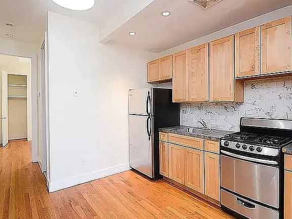 4th image of 654 Park Pl #3L