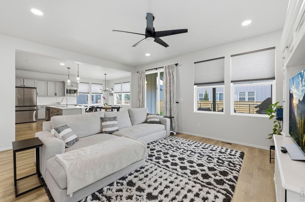 2933 Biplane St