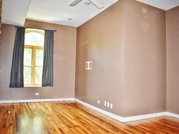 4th image of 3223 N Ravenswood Ave