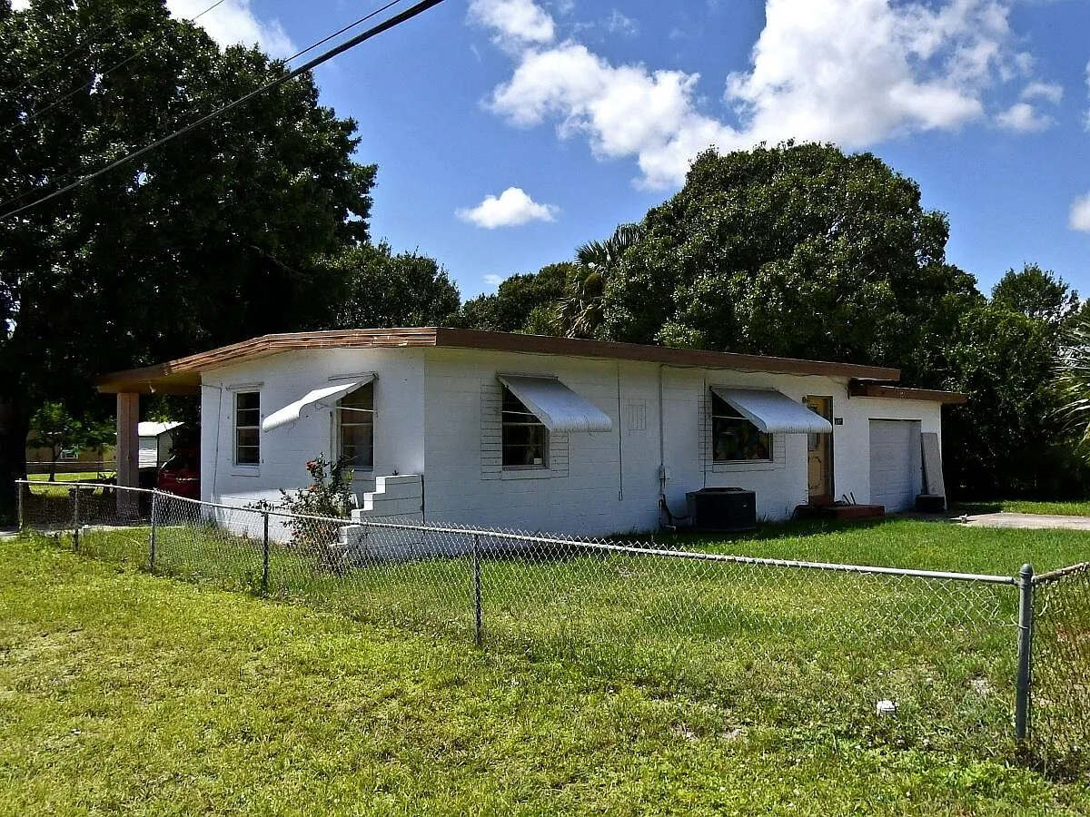 2 bed, 1.0 bath, 1035 sqft, $1,467 — Photo 1