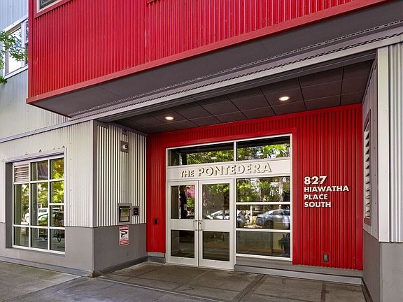 3rd image of 827 Hiawatha Place S #515