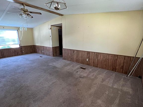 3rd image of 6 Oak Glen Dr