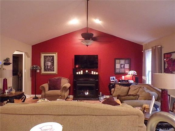 3rd image of 133 Strawberry Ln