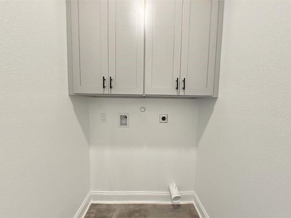 5th image of 707 Live Oak St