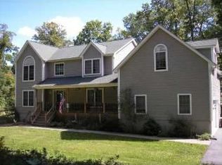 6 Round Hill Rd, Washingtonville, NY 10992