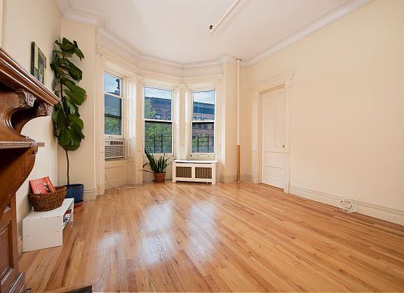 3rd image of 7 W 121st St #4