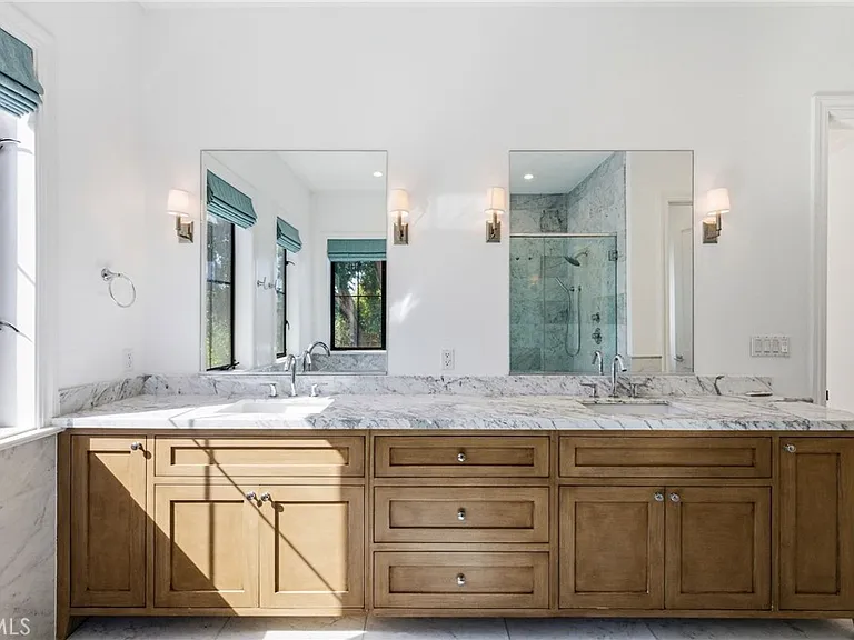 1405 Oak Ave — Photo 56