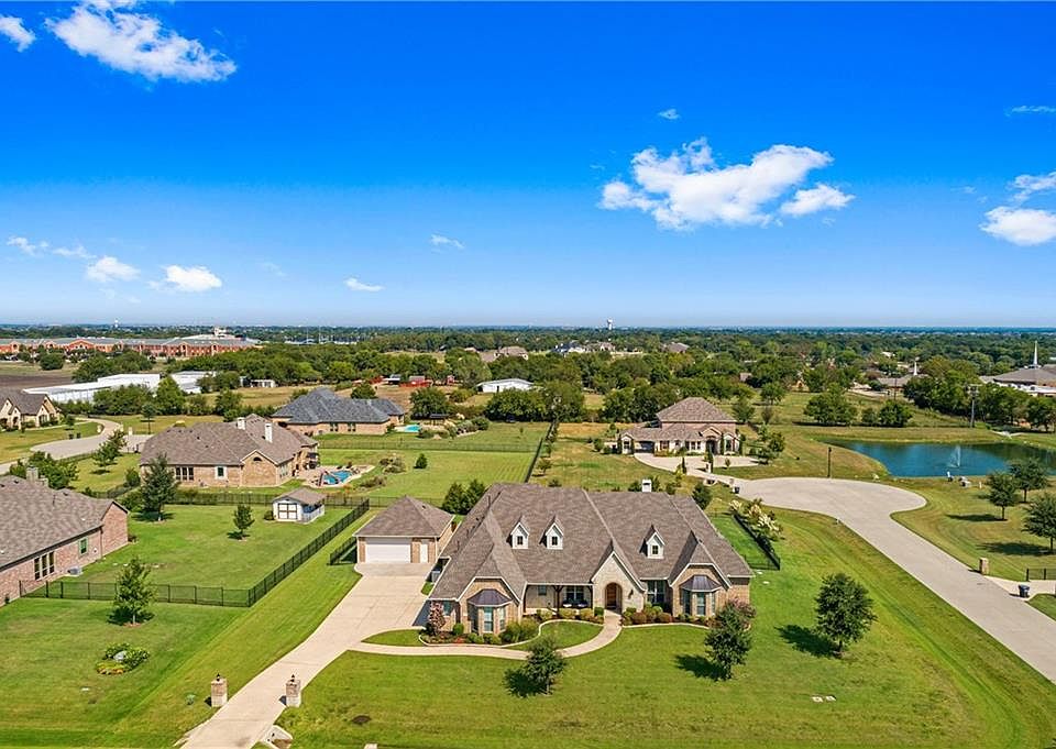 1st image of 2060 Claremont Dr