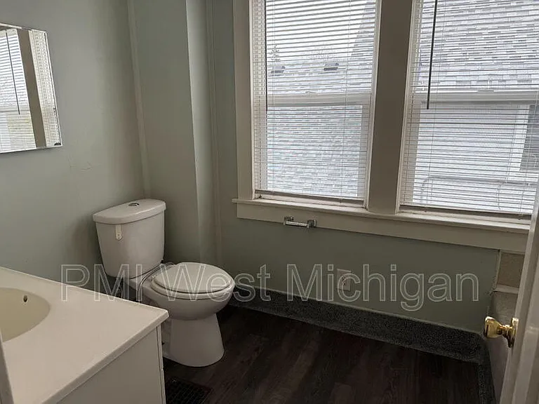 927 10th St NW #2 — Photo 11