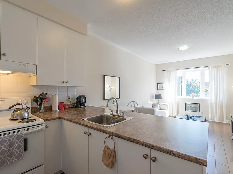 307 Lebreton St S — Photo 31