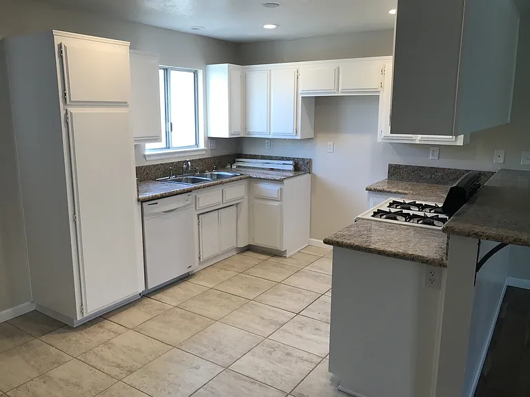 16421 Apple Valley Road — Photo 5