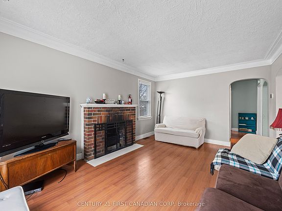 4th image of 24 Terrence St