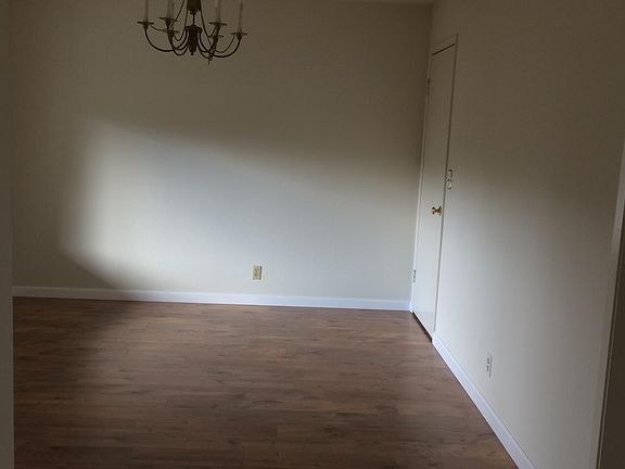 4th image of 636 Spruce Dr