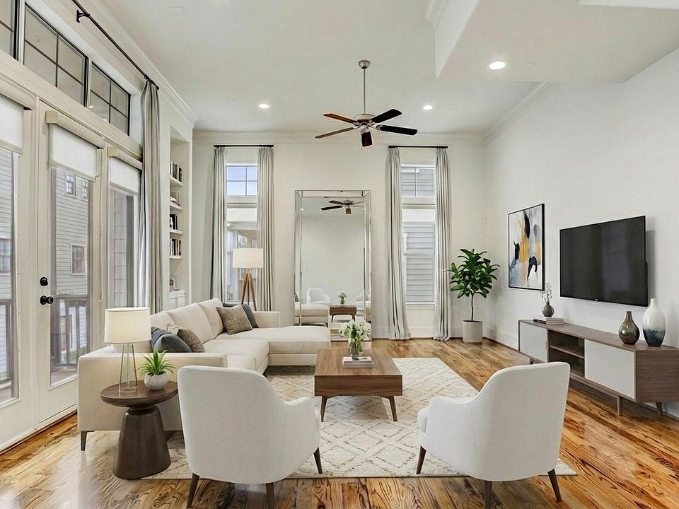 1st image of 3225 Maxroy St