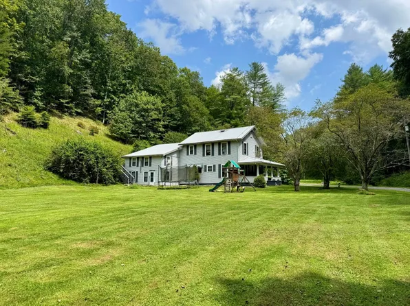 1173 Poca Rd, Looneyville, WV 25259