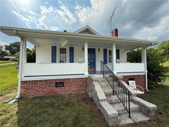 1394 Forrest Dr, Mount Airy, NC 27030