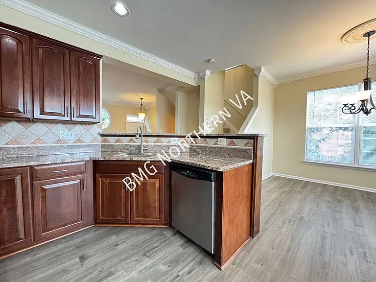 10230 Magnolia Grove Dr — Photo 8