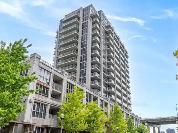 38 Grand Magazine St #628, Toronto, ON M5V 0B1
