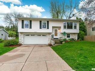 2227 Emerald Dr, Davenport, IA 52804