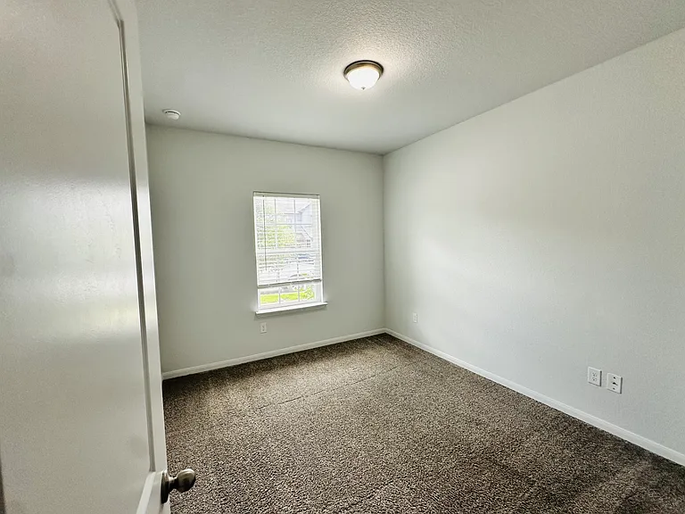 8907 Ladbroke Grv — Photo 18