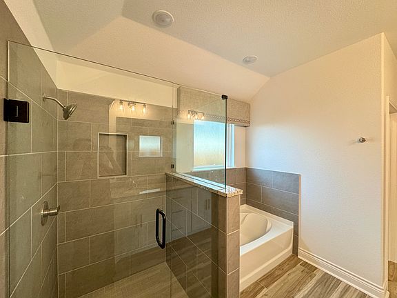 5th image of 703 Moseley Ln