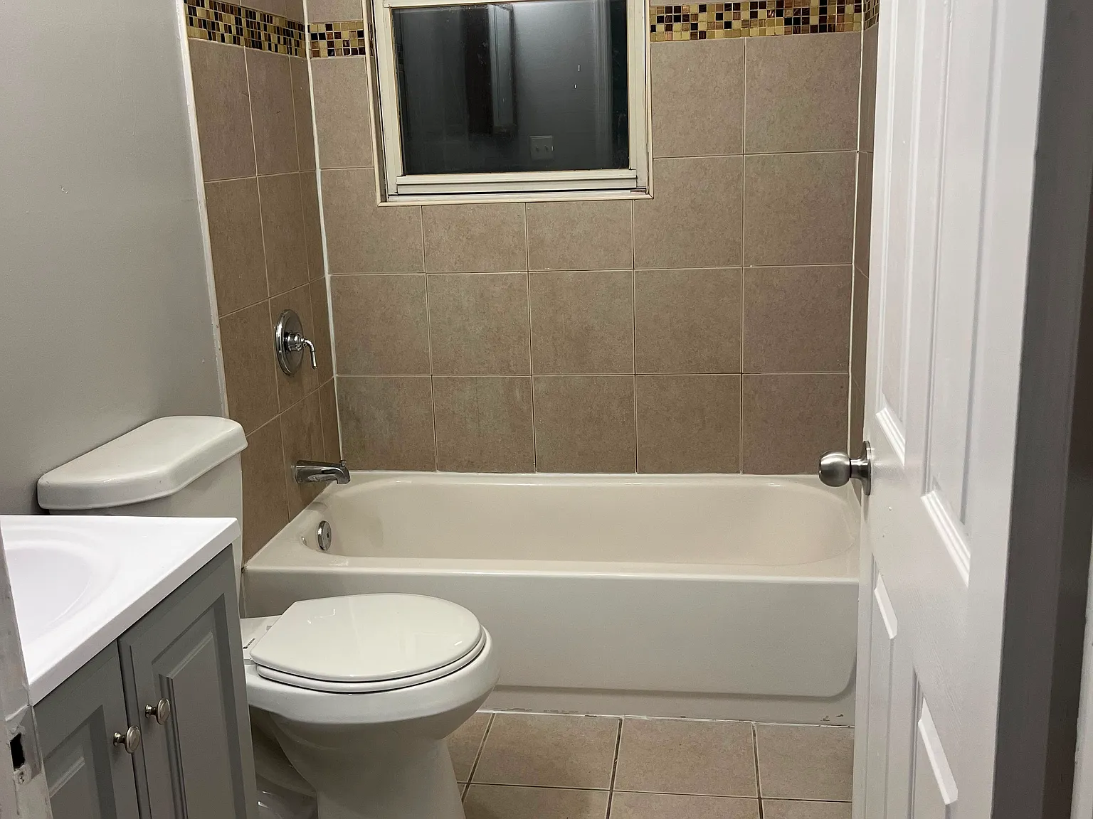 3 bed, $2,200 — Photo 3