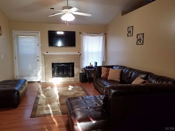 4th image of 1390 Ashwood Ct