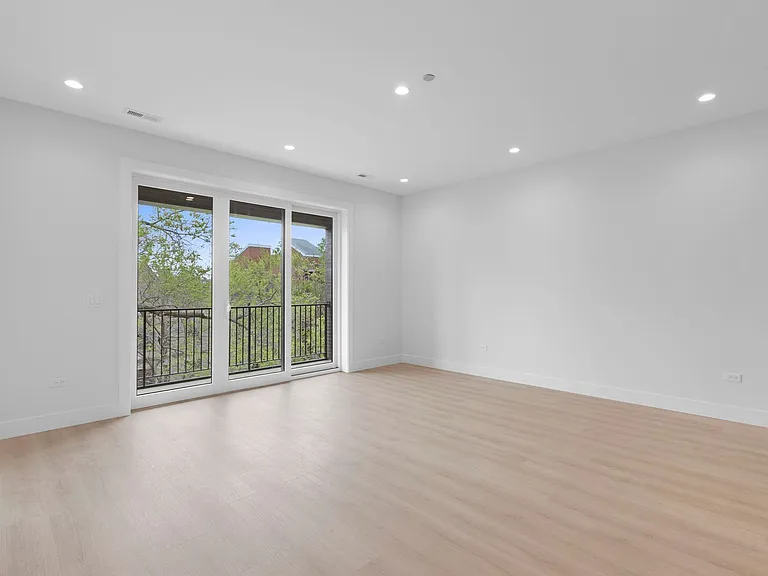 904 W Dakin LLC — Photo 19