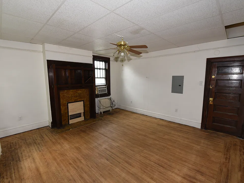 Master bedroom with separate entrance.