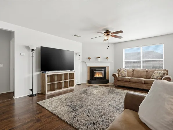 9008 Yosemite Trl, Aubrey, TX 76227