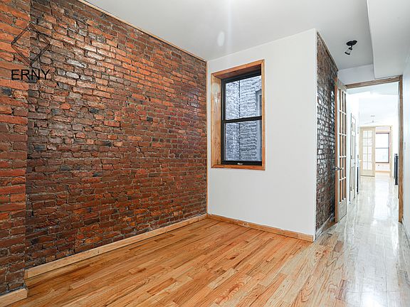 4th image of 119 Rogers Ave #1