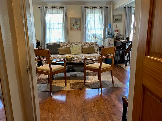 Rented by Alexiou Realty | media 16