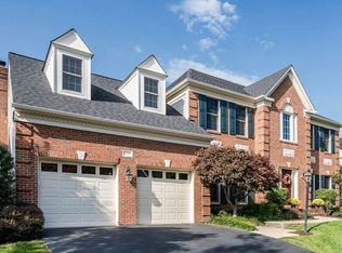 12712 Fox Woods Dr, Herndon, VA 20171