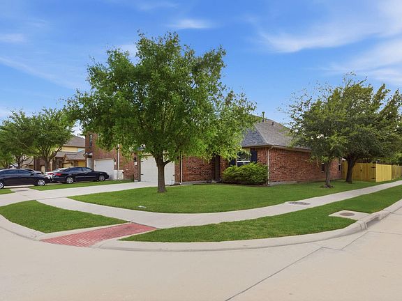 3rd image of 2415 Lakecrest Town Dr