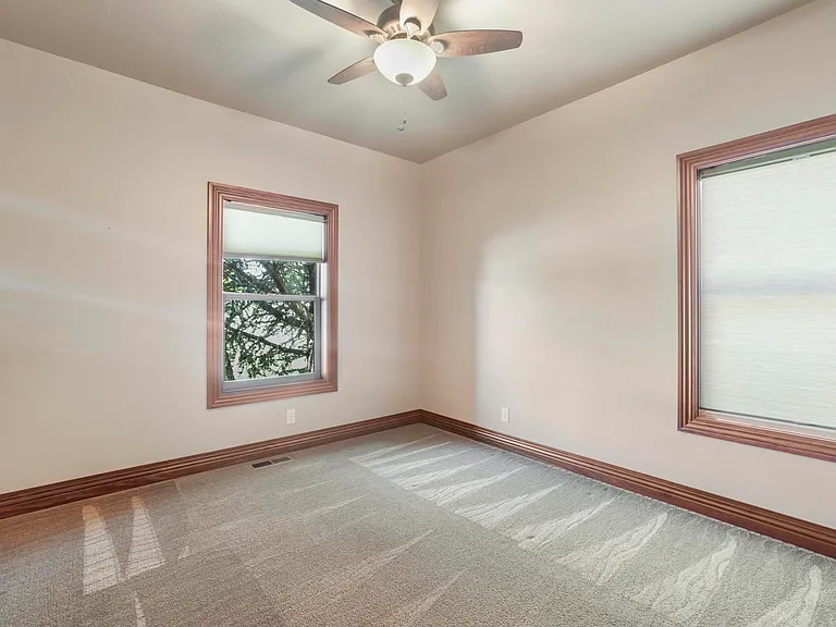 670 Sun Terrace Dr — Photo 32
